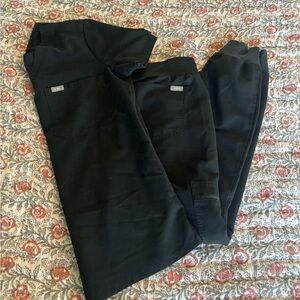 figs scrub set // black // size S jogger + one pocket top